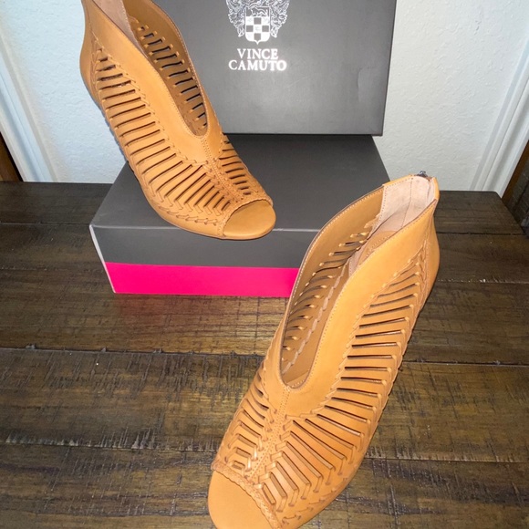 NEW Vince Camuto booties size 10 - Picture 3 of 4